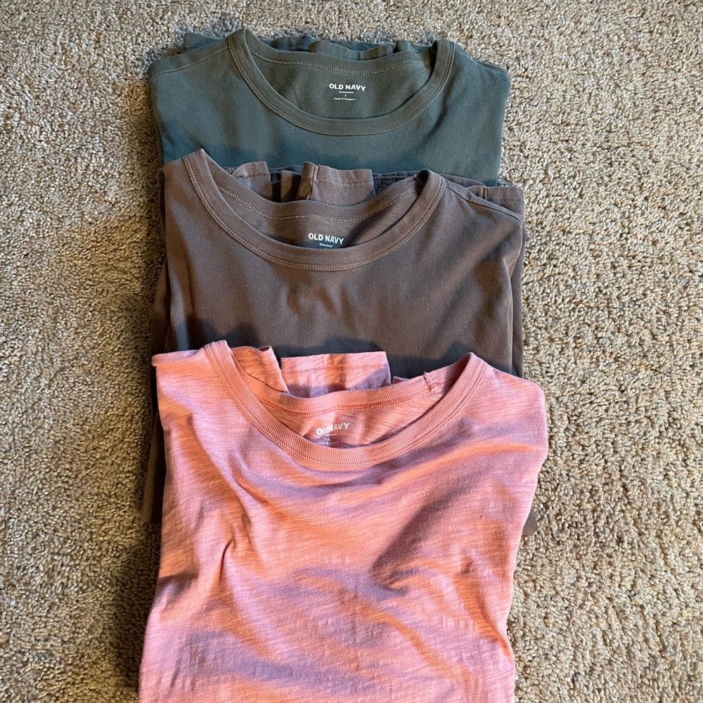 Old Navy T-Shirt Bundle - Green, Brown, Pink, Black. Black has stains on front.